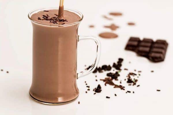 low-carb-chocolate-almond-smoothie