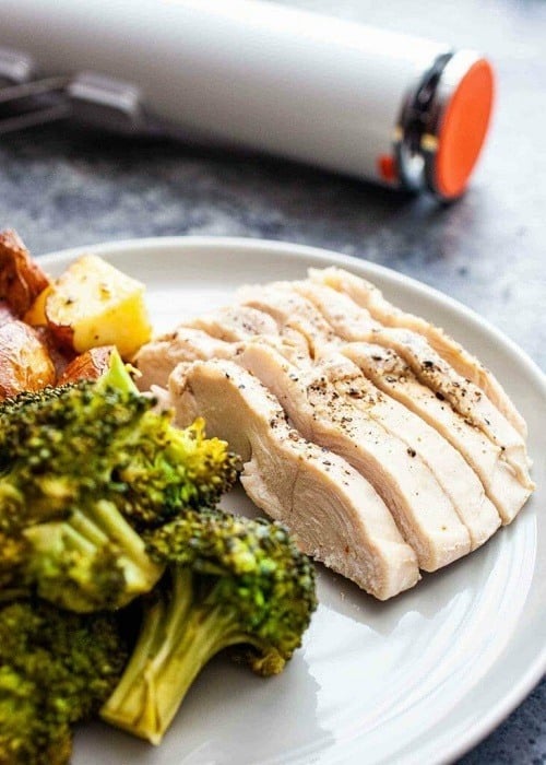 Sous-Vide-Chicken-and-Broccoli