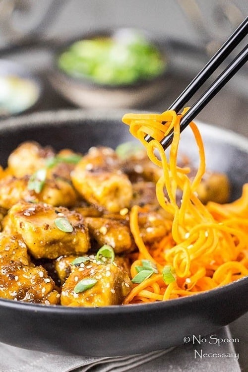 Spiralized-Carrot-Noodle-Bowls-with-Honey-Ginger-Garlic-Chicken