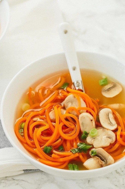 easy-clear-onion-soup-with-carrot-noodles